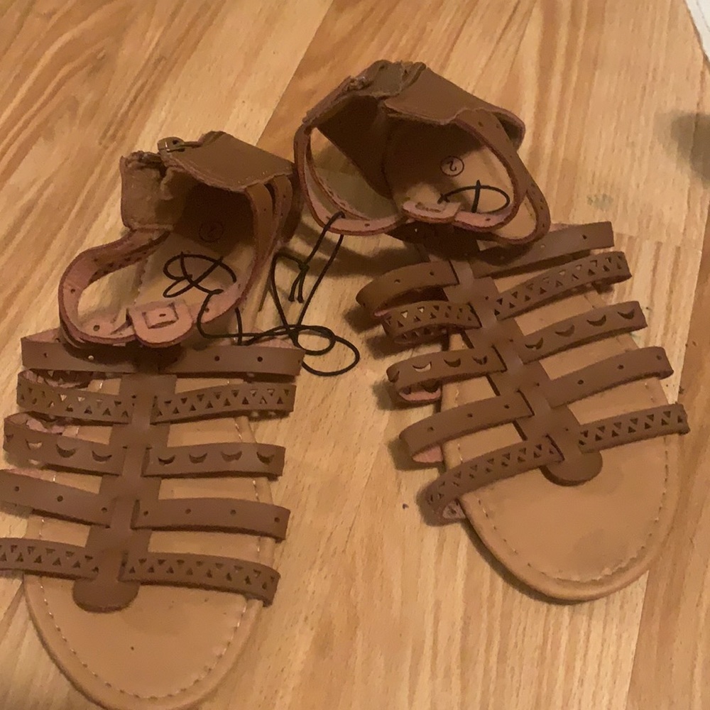 Sandles - Picture 2 of 4